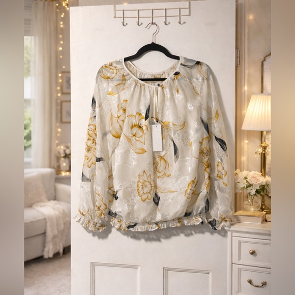White House Black Market Tops - 🏷️NWT WHBM “Ophelia Floral Ecru” Smocked Waist Blouse Size 10